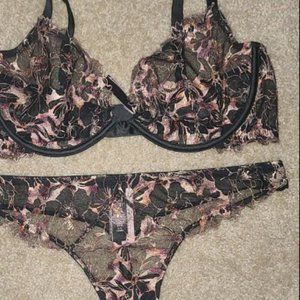 Victoria's Secret Very Sexy Unlined bra and panty set (36D/L)
